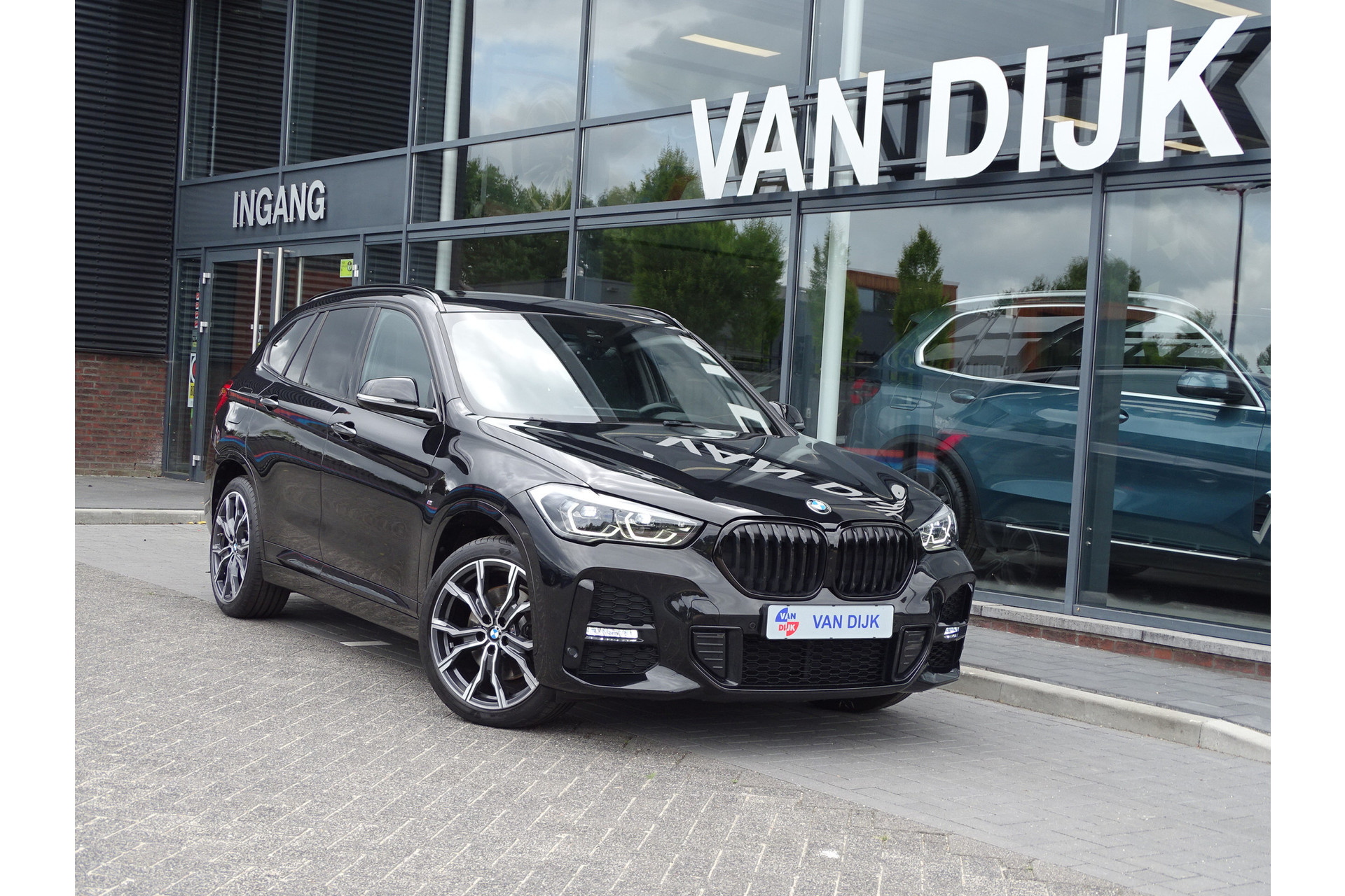 BMW X1 xDrive25e M Sportpakket Leder Afn.Trekhaak Ada.Led Head-Up HiFi Nav.Plus 19"LM Velgen